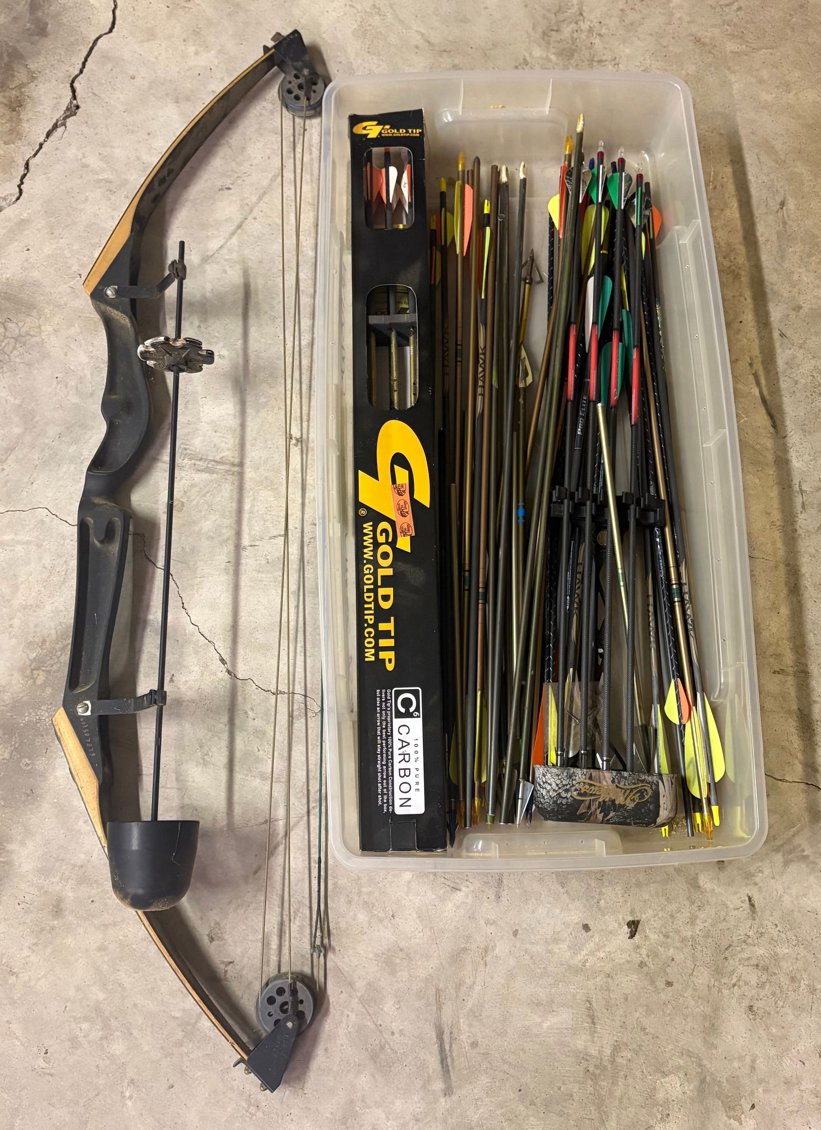 Compound Archery Bow (48") With Large Collection Of Gold Tip, Hawk, And Pro Elite Arrows (1 of 6)
