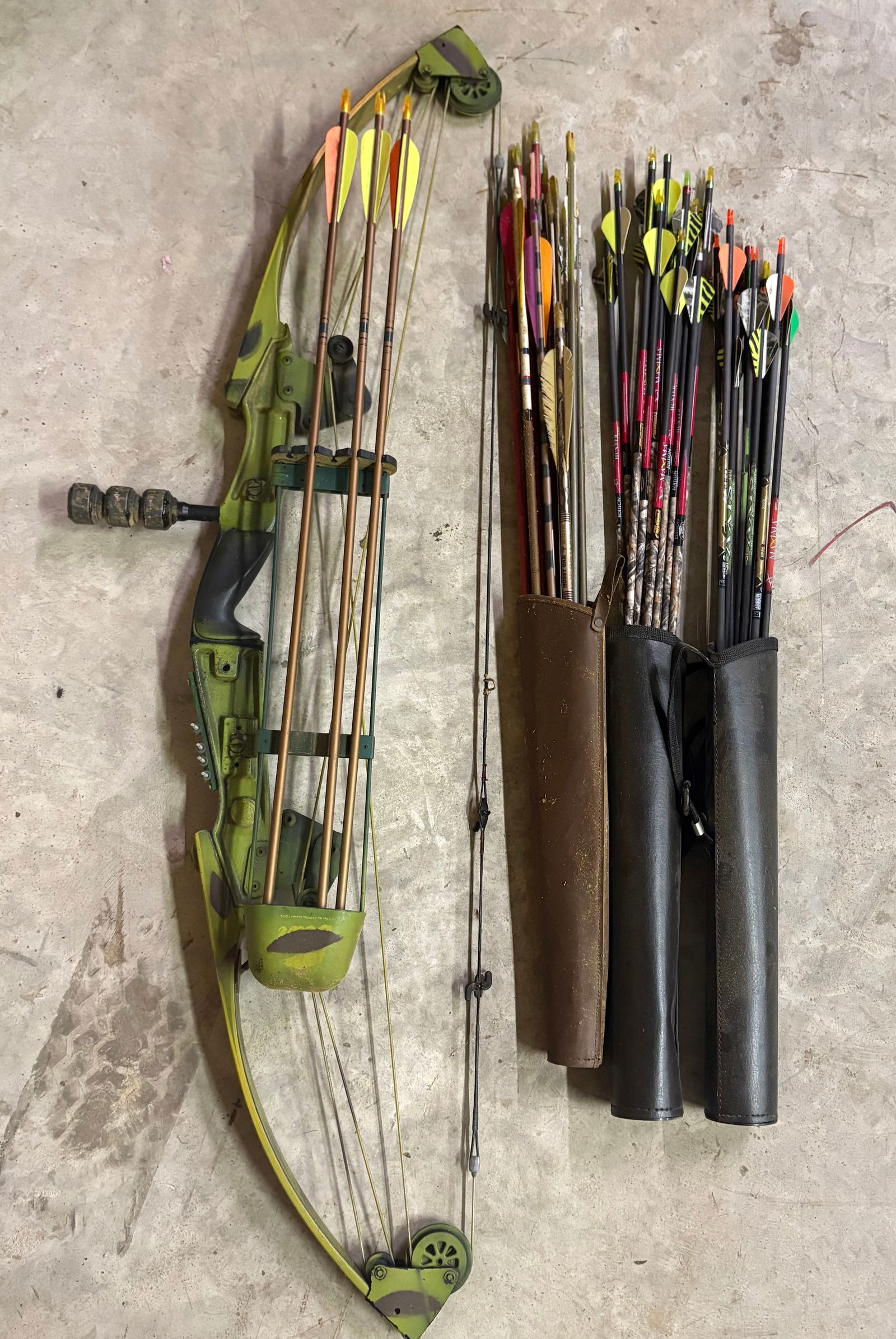 Compound Archery Bow (50") With Three Leather Quivers Of Arrows (1 of 6)