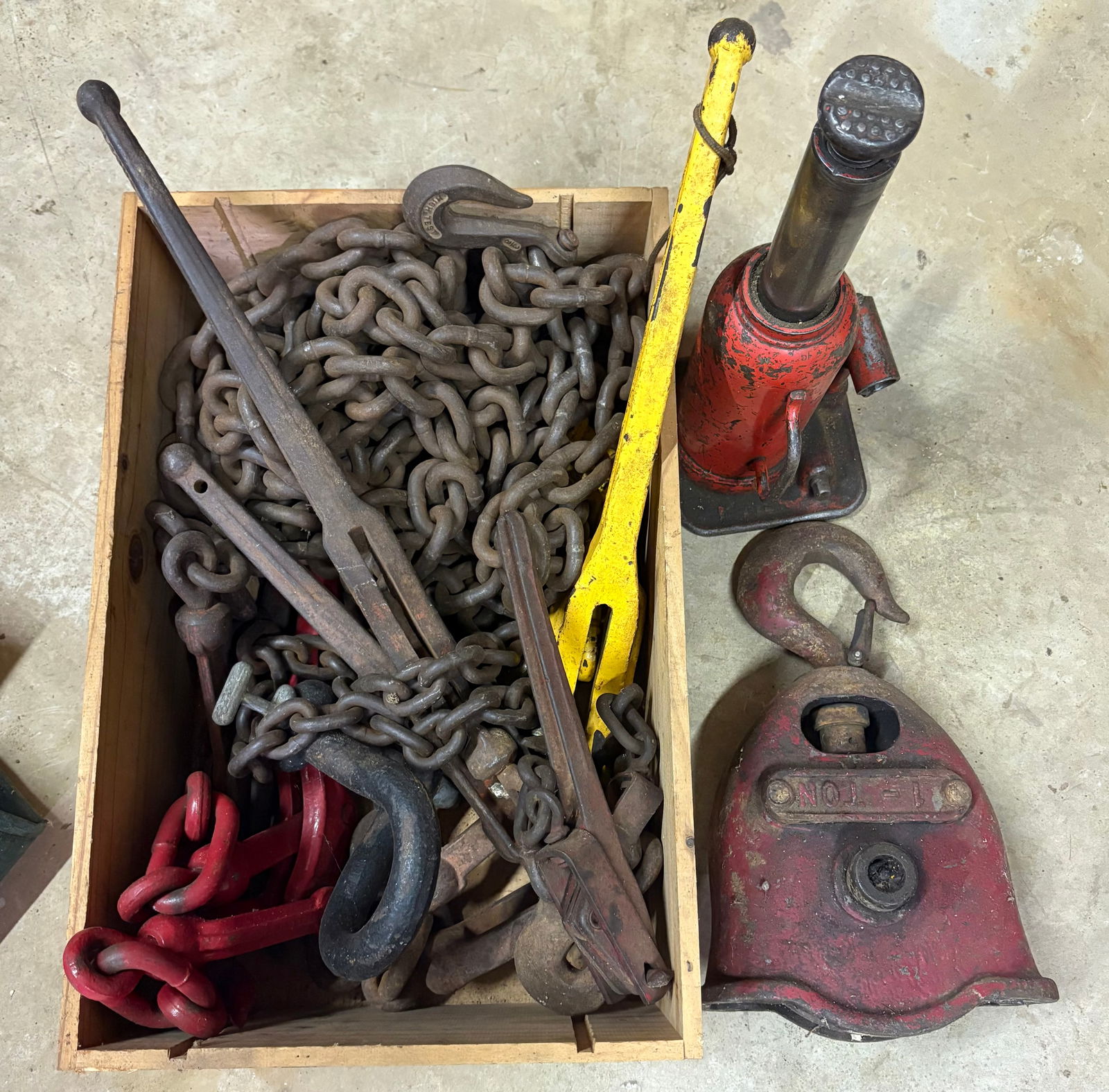 Chain With Clevices, Chain Binders, Bottle Jack And 1-Ton Hoist/Pulley (Wooden Crate 20") (1 of 3)