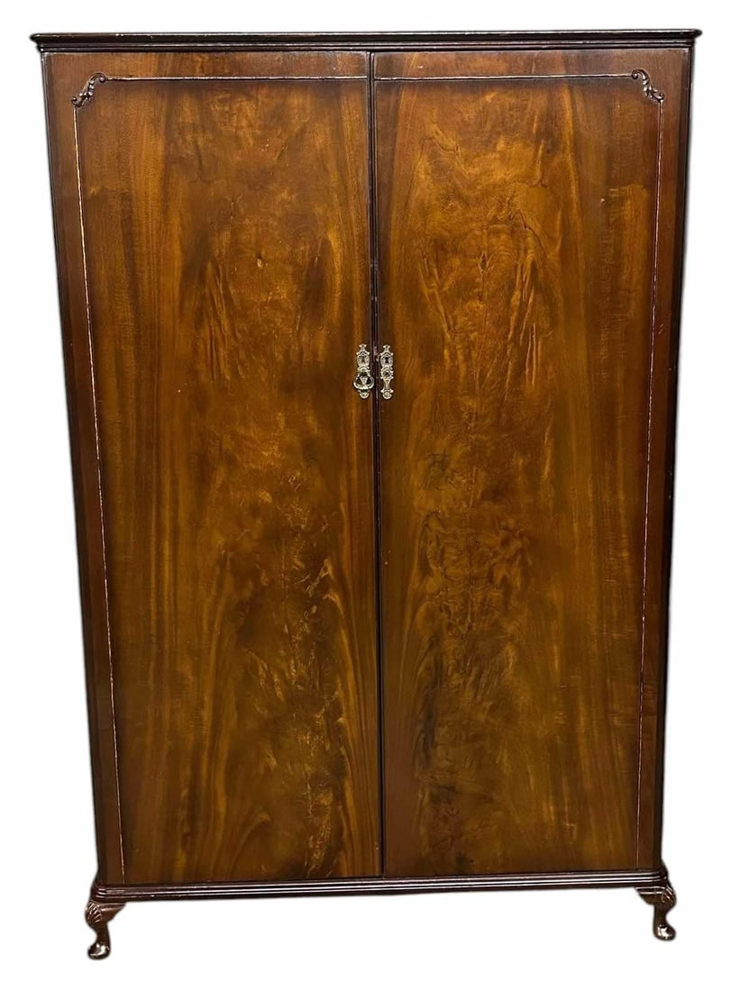 Mahogany Queen Ann Style Wardrobe Or Armoire With Burrelled Front Doors On Queen Anne Legs (1 of 4)