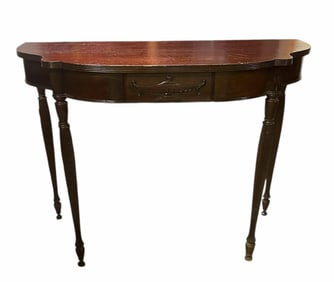 Mahogany Federal Style Hall Table With Fluted Legs And Curved Front Drawer