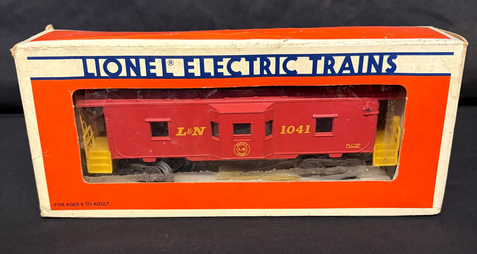 Lionel LN 1041 Bay Window Caboose With Original Box 12" (1 of 5)