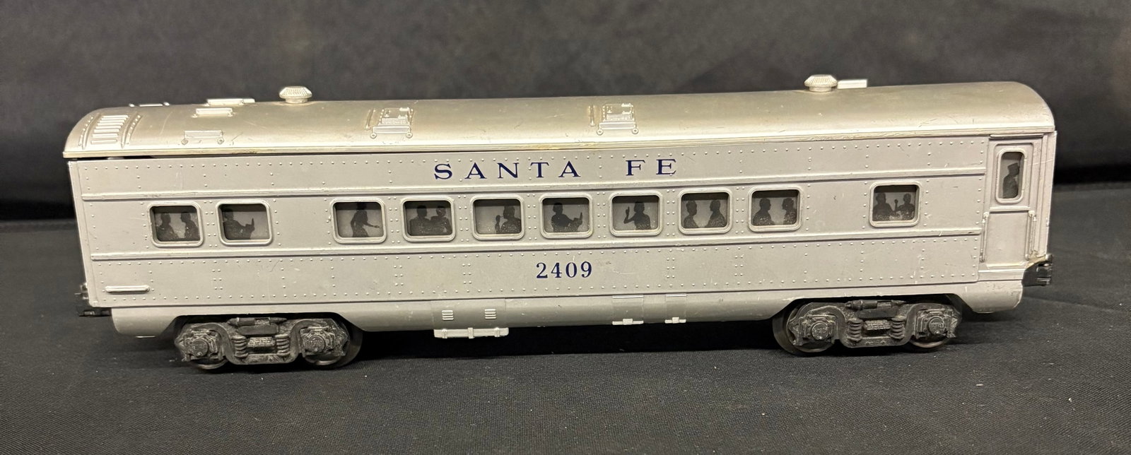 Lionel No. 2409 Santa Fe Pullman Car 12": Lionel No. 2409 Santa Fe Pullman Car 12"