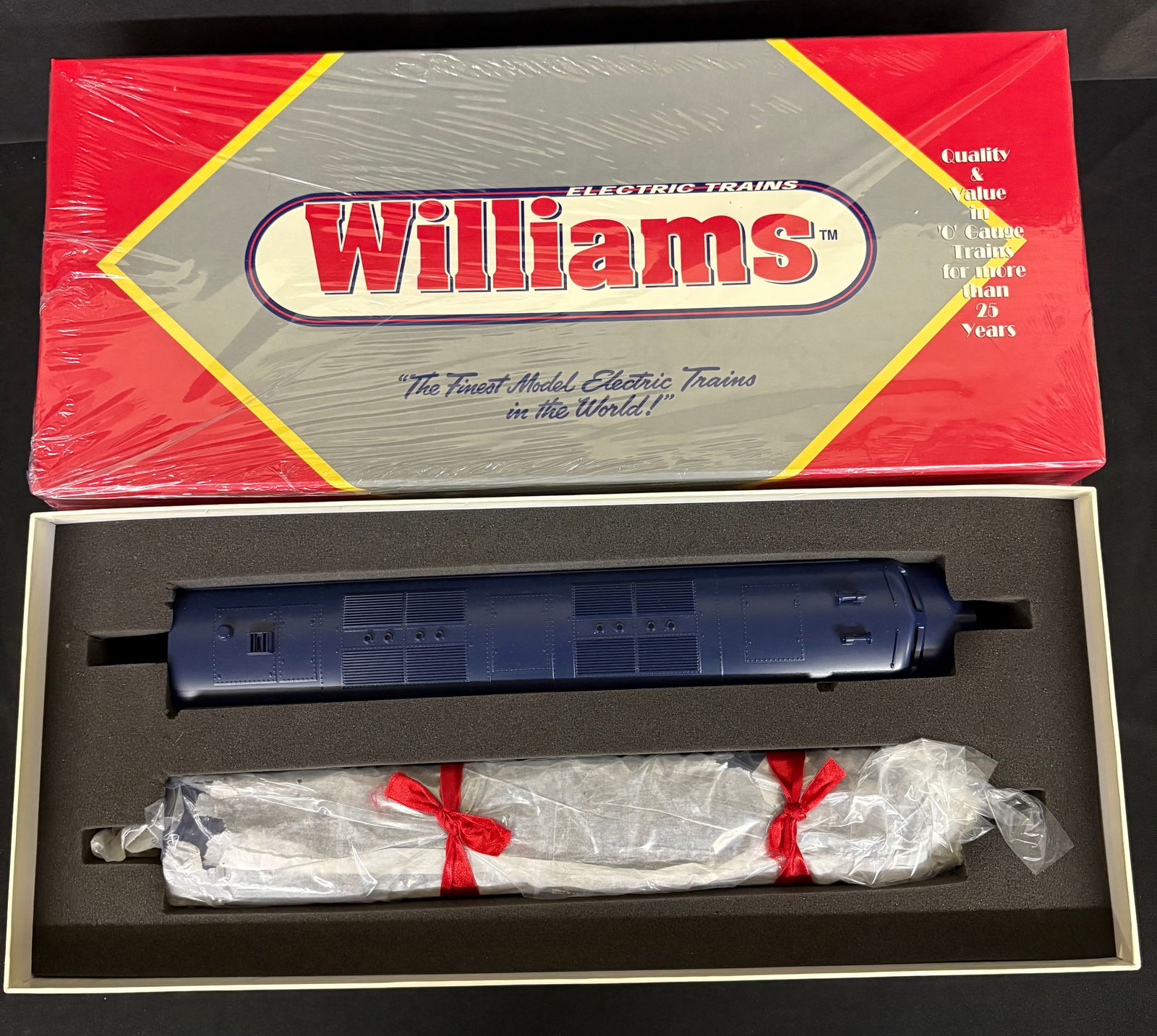 Williams #758 - #761 Set:E-7 Locomotive (Powered) Louisville - Nashville, E-7 Locomotive (Dummy) (1 of 8)