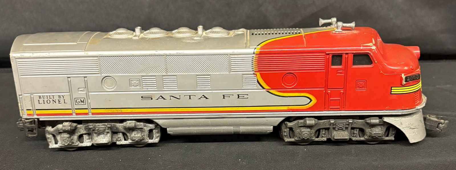 Lionel Engine No. 2383 B Santa Fe Locomotive Dummy With Damage 13" (1 of 8)