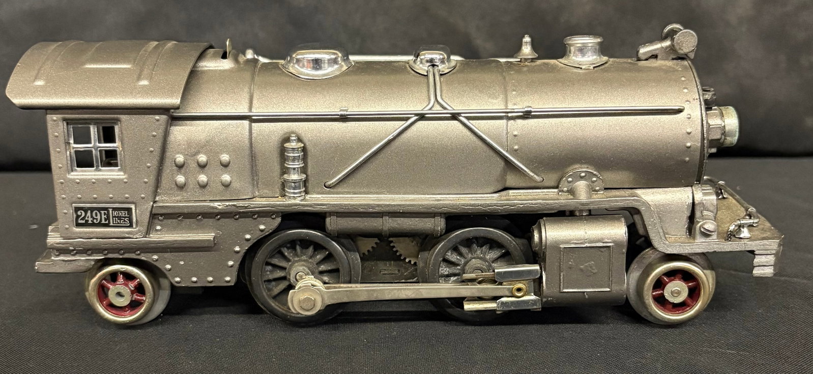 Lionel Engine No. 249-E Steam Locomotive Gun-Metal O Gauge 10": Lionel Engine No. 249-E Steam Locomotive Gun-Metal O Gauge 10"