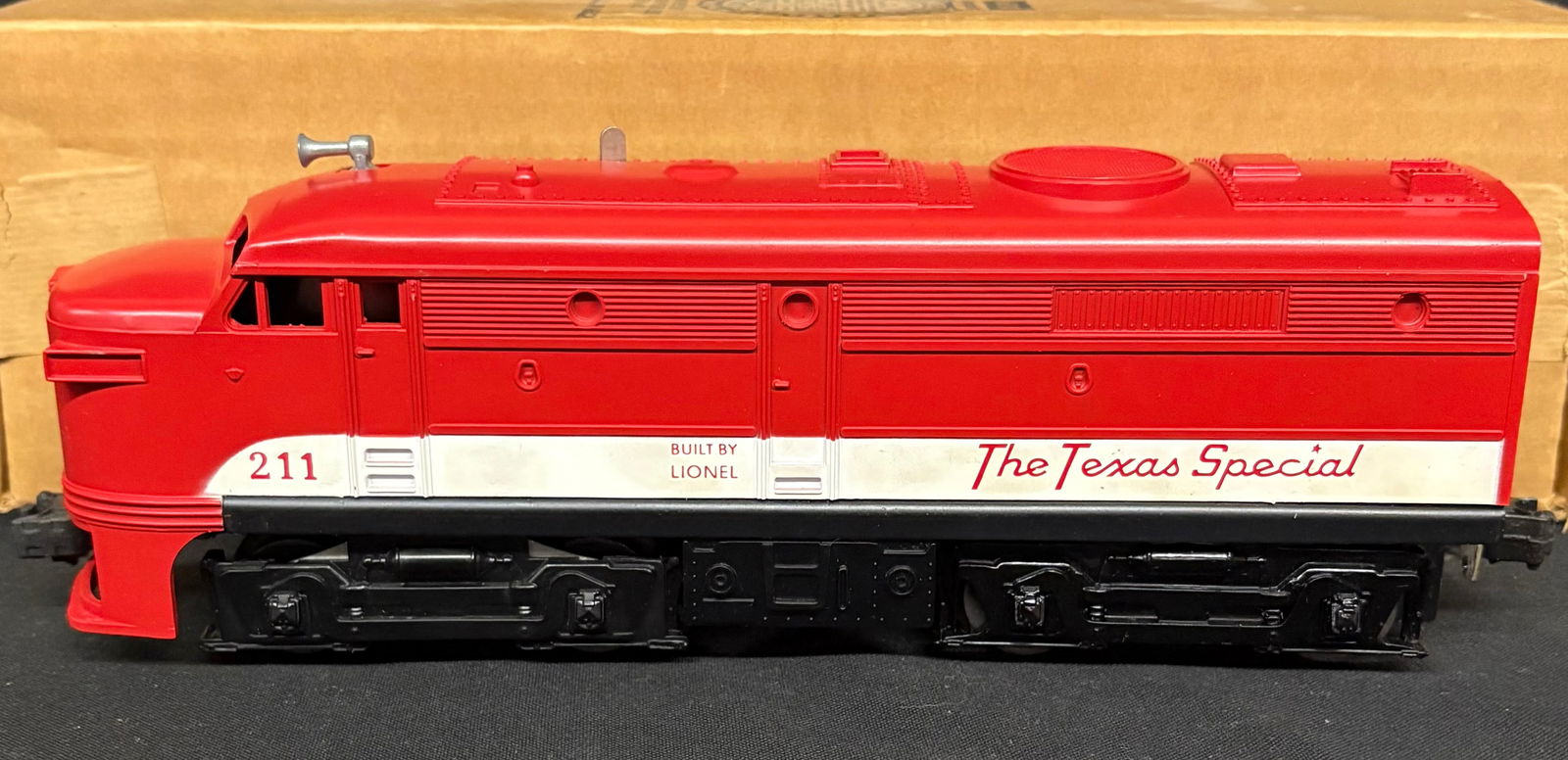 Lionel Engine No. 211 The Texas Special FA Diesel With Original Box 13" (1 of 7)