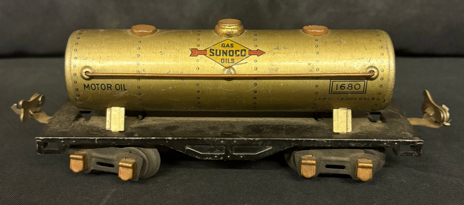 Lionel No. 1680 Tank Car Sunoco Motor Oil 9": Lionel No. 1680 Tank Car Sunoco Motor Oil 9"