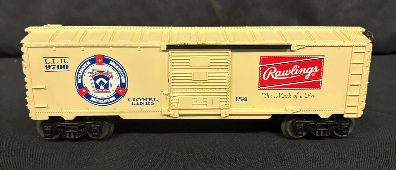 Lionel No. 9700 Little League Baseball Rawlings Box Car 9.5": Lionel No. 9700 Little League Baseball Rawlings Box Car 9.5"