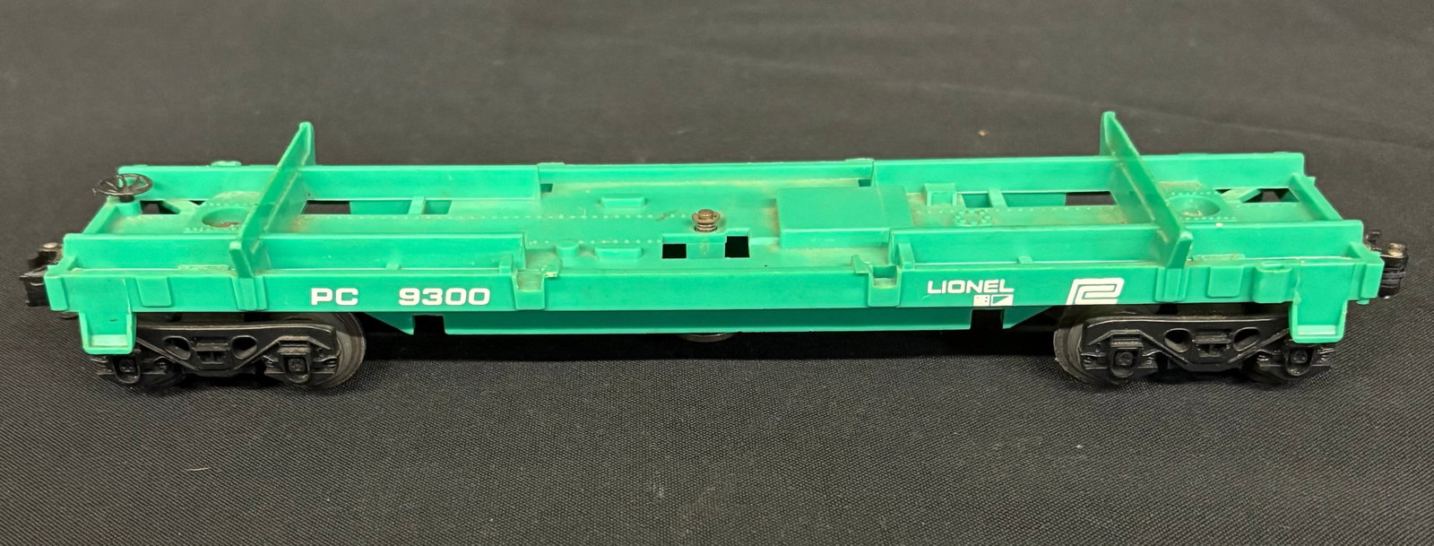Lionel No. 9300 Penn Central Log Unloading Car Only 11": Lionel No. 9300 Penn Central Log Unloading Car Only 11"