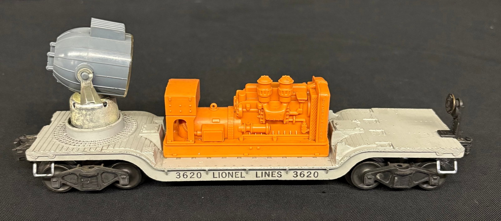 Lionel No. 3620 Rotating Searchlight Car With Box 9.5": Lionel No. 3620 Rotating Searchlight Car With Box 9.5"