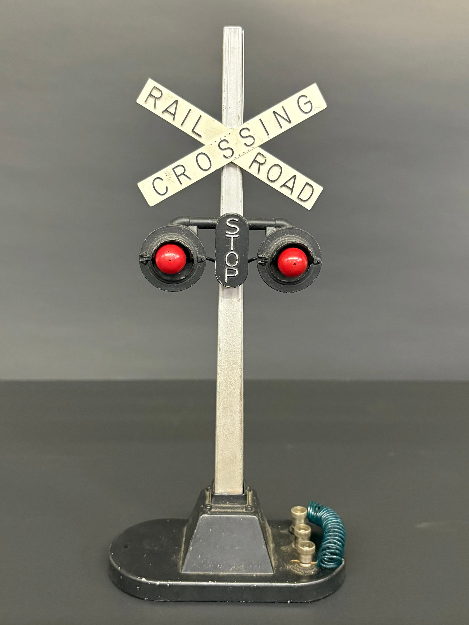 Lionel No. 154 Automatic Road Crossing Signal 9": Lionel No. 154 Automatic Road Crossing Signal 9"