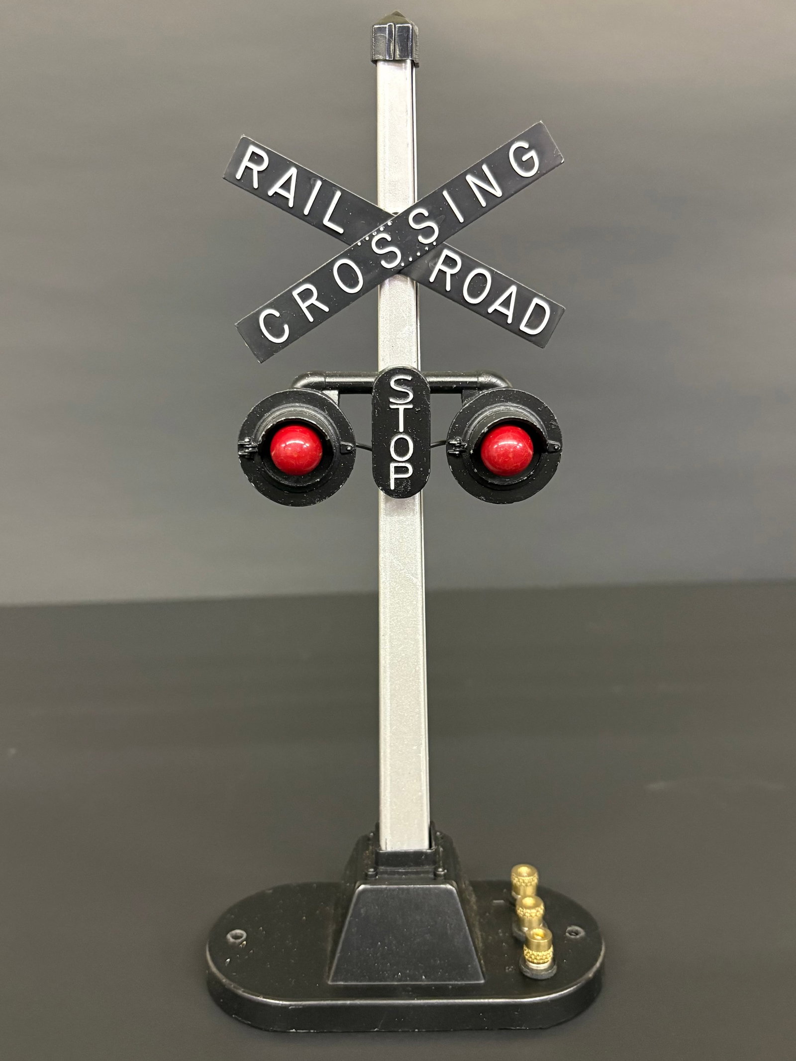 Lionel No. 154 Automatic Road Crossing Signal 9": Lionel No. 154 Automatic Road Crossing Signal 9"