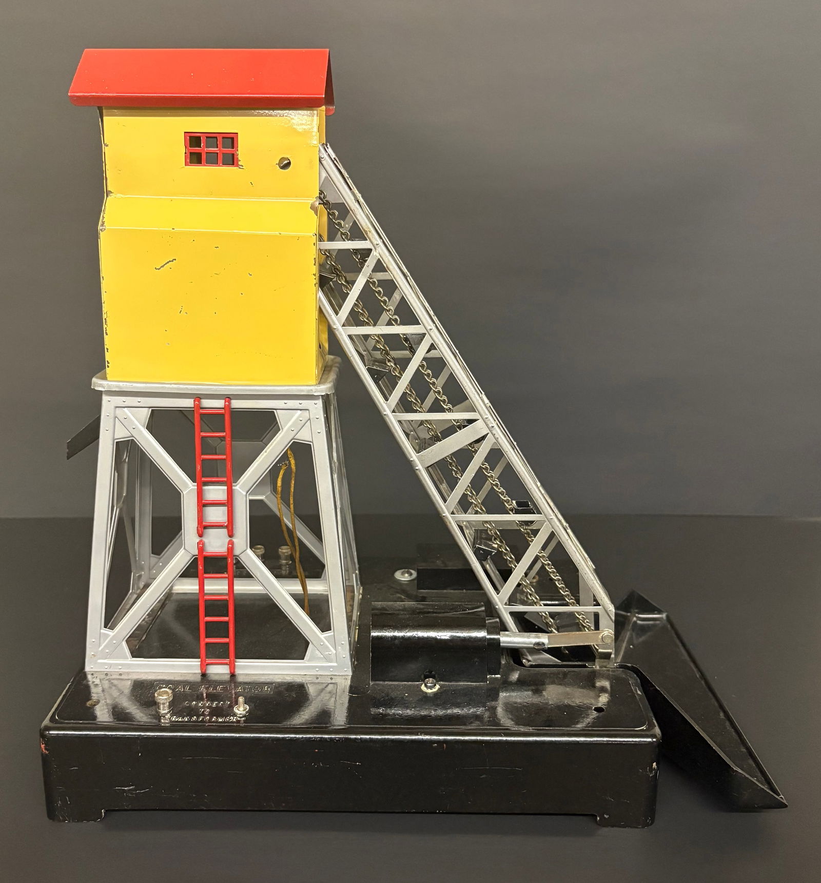 Lionel No. 97 Remote Control Coal Elevator With Bakelite Base 11.5"X6"X12" (1 of 14)