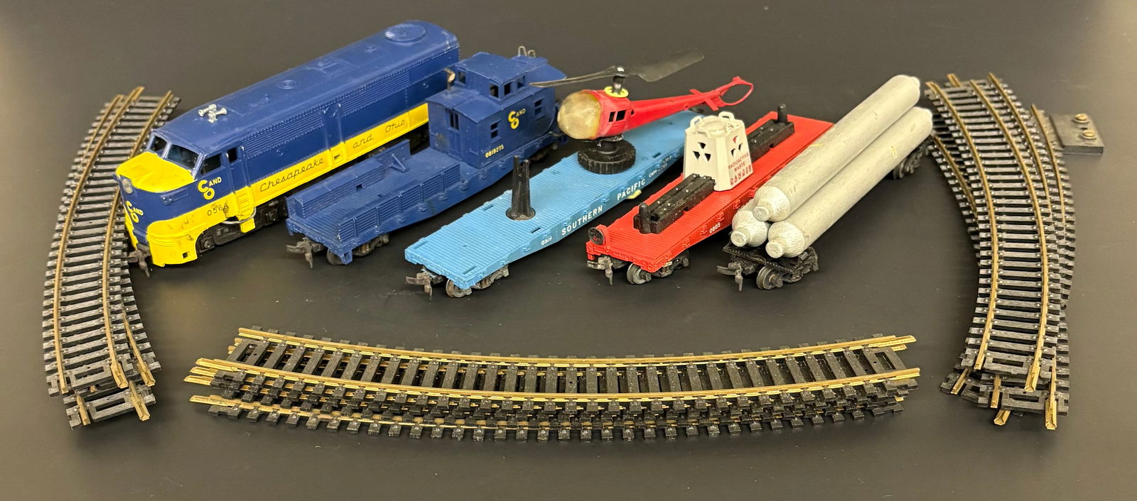 Lionel HO Set 5753 With Chesapeake - Ohio 0564 F7 Diesel Locomotive, Helicopter Launcher, (1 of 8)