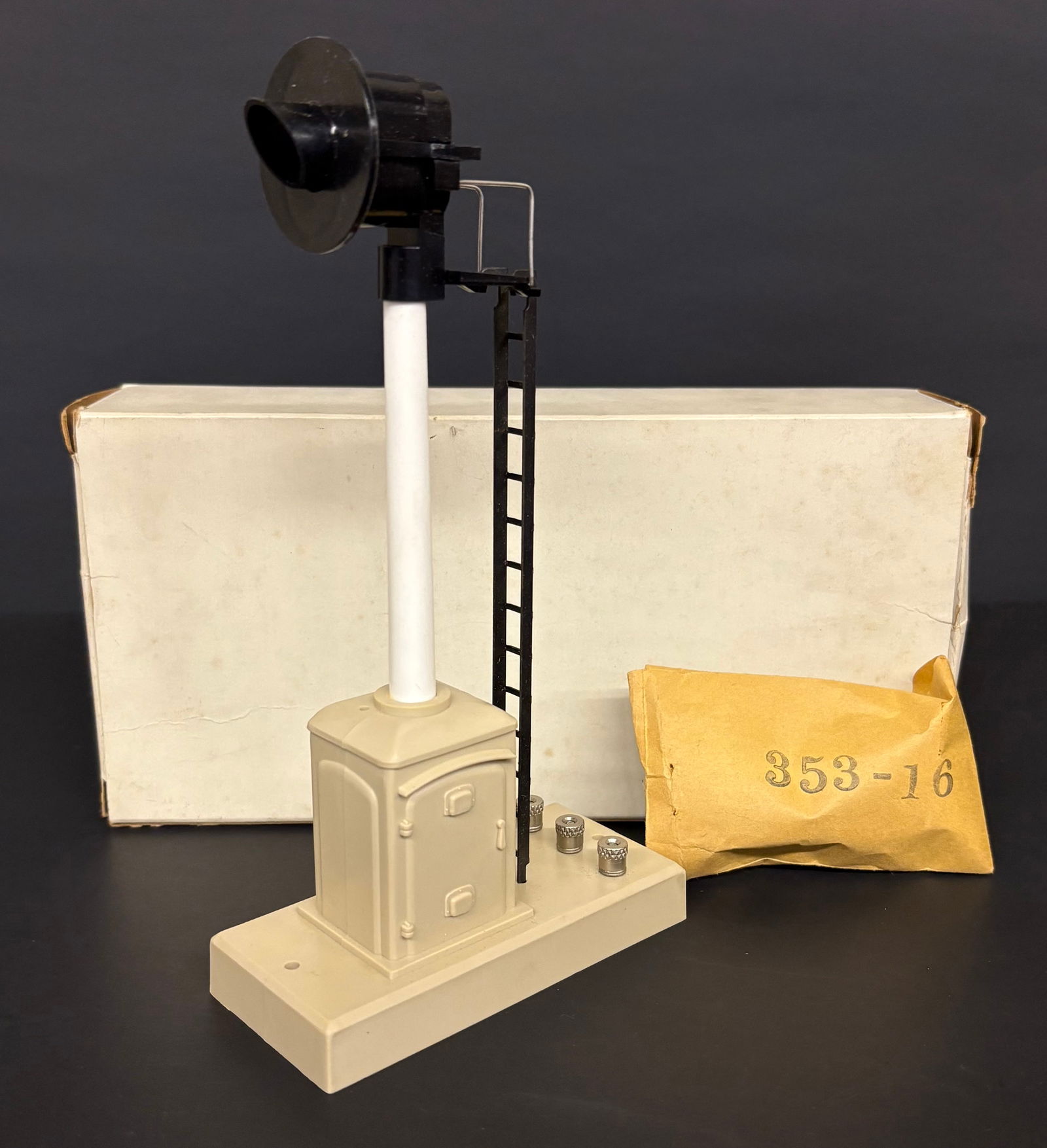 Lionel No. 163 Single Target Block Signal 8" (1 of 5)