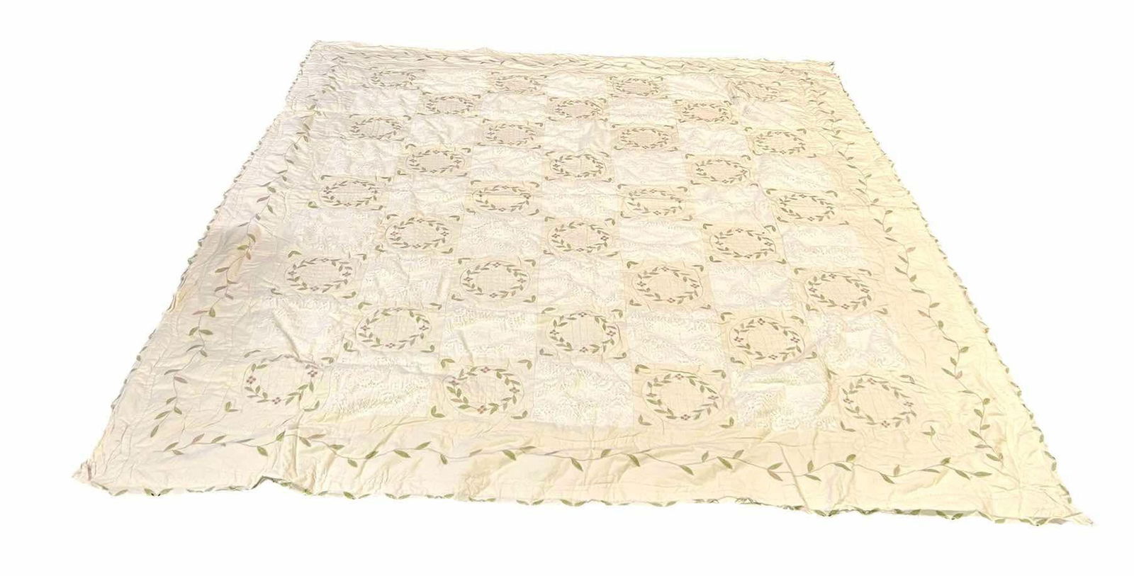 Hand Sewn Floral Pattern Quilt 87"X105" (1 of 3)