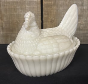 Vintage Hobnail Indiana Glass Co Hen on Nest 4"X5"X4.5"
