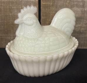 Vintage Hobnail Indiana Glass Co Hen on Nest 4"X5"X5"