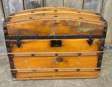 Early 20th Century American Rolling Pine Blanket Chest Storage Trunk 16"X27"X20"