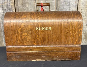 Singer Sewing Machine in Bentwood Case 99k