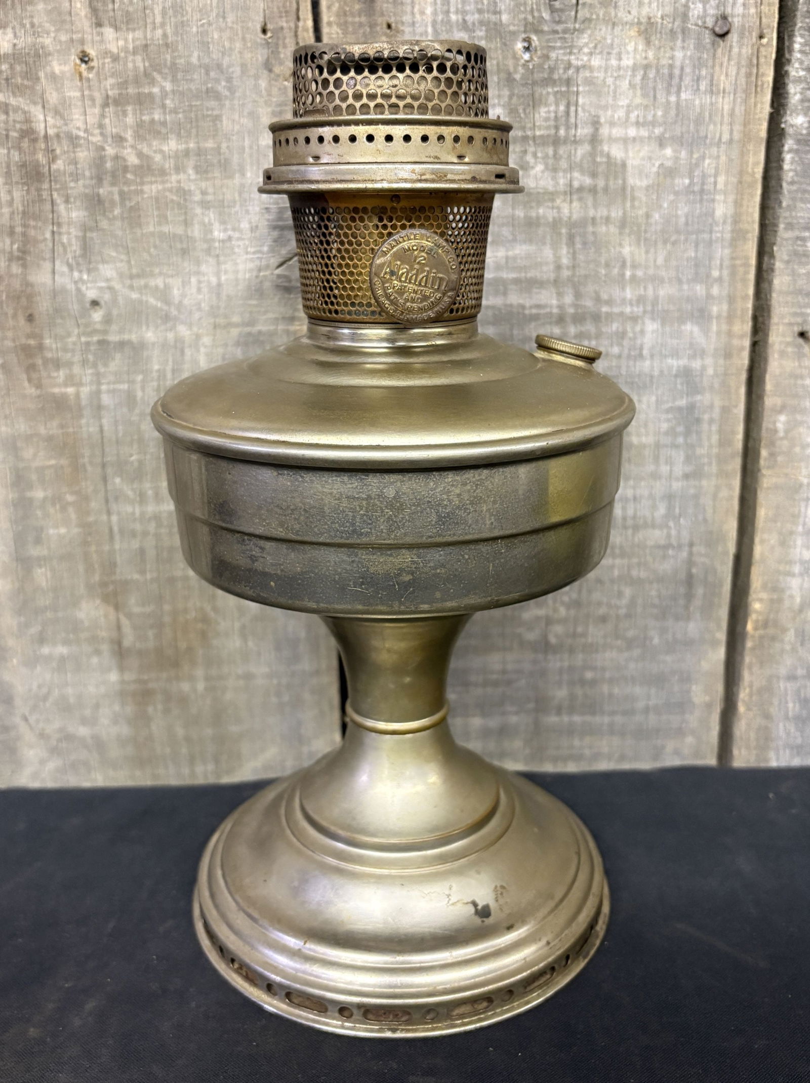 Early Aladdin Oil Lamp Model 12 6"X12" (1 of 5)