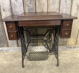 Oak Singer Treadle Sewing Machine Case 18"X36"X31": Oak Singer Treadle Sewing Machine Case 18"X36"X31"