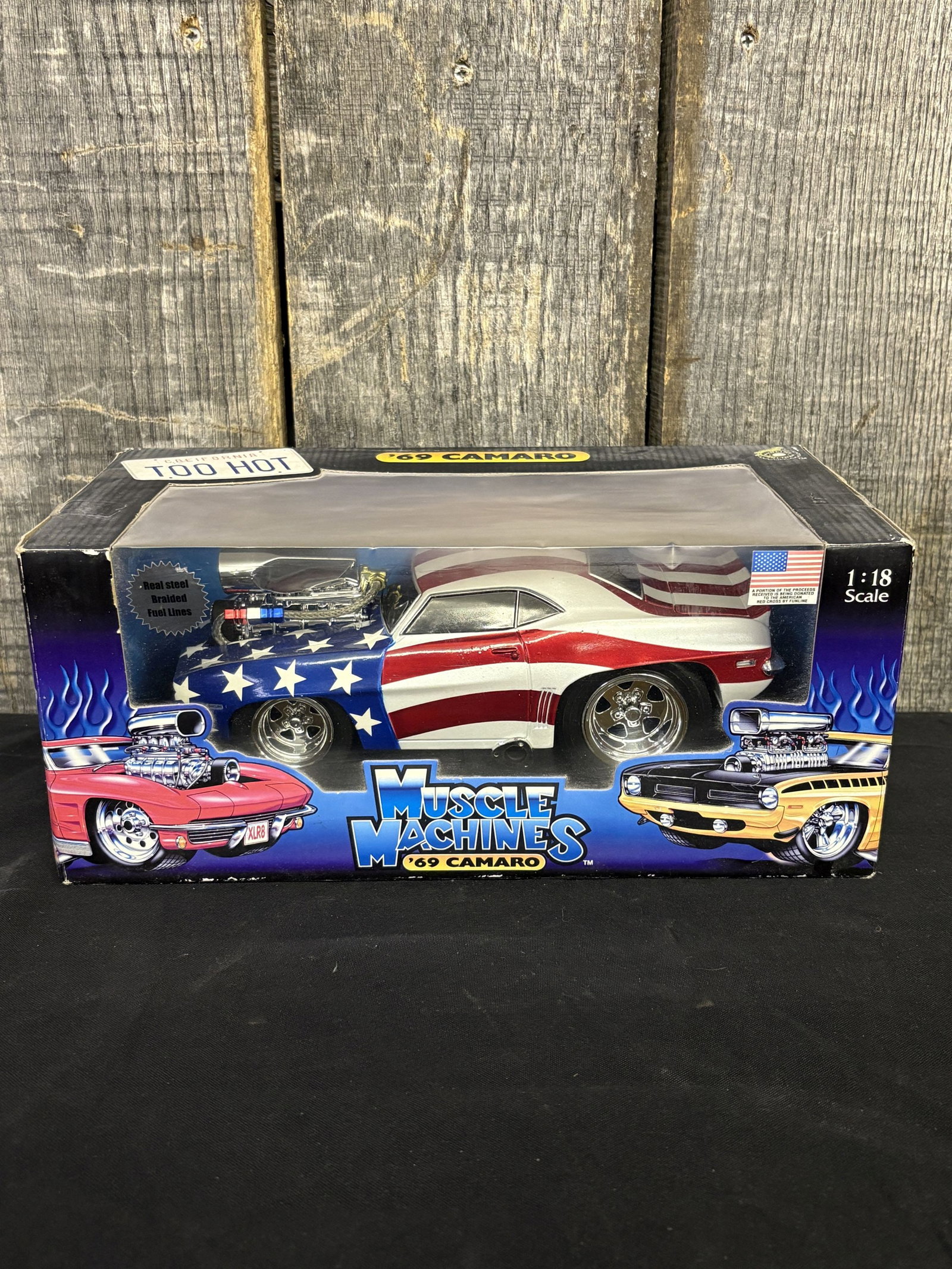 Muscle Machines '69 Camaro - 1:18 Scale Car 13"X7"X6": Muscle Machines '69 Camaro - 1:18 Scale Car 13"X7"X6"