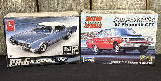 AMT - Revell 1966 Oldsmobile 442 - 67' Plymouth GTX 4"X7"X9"