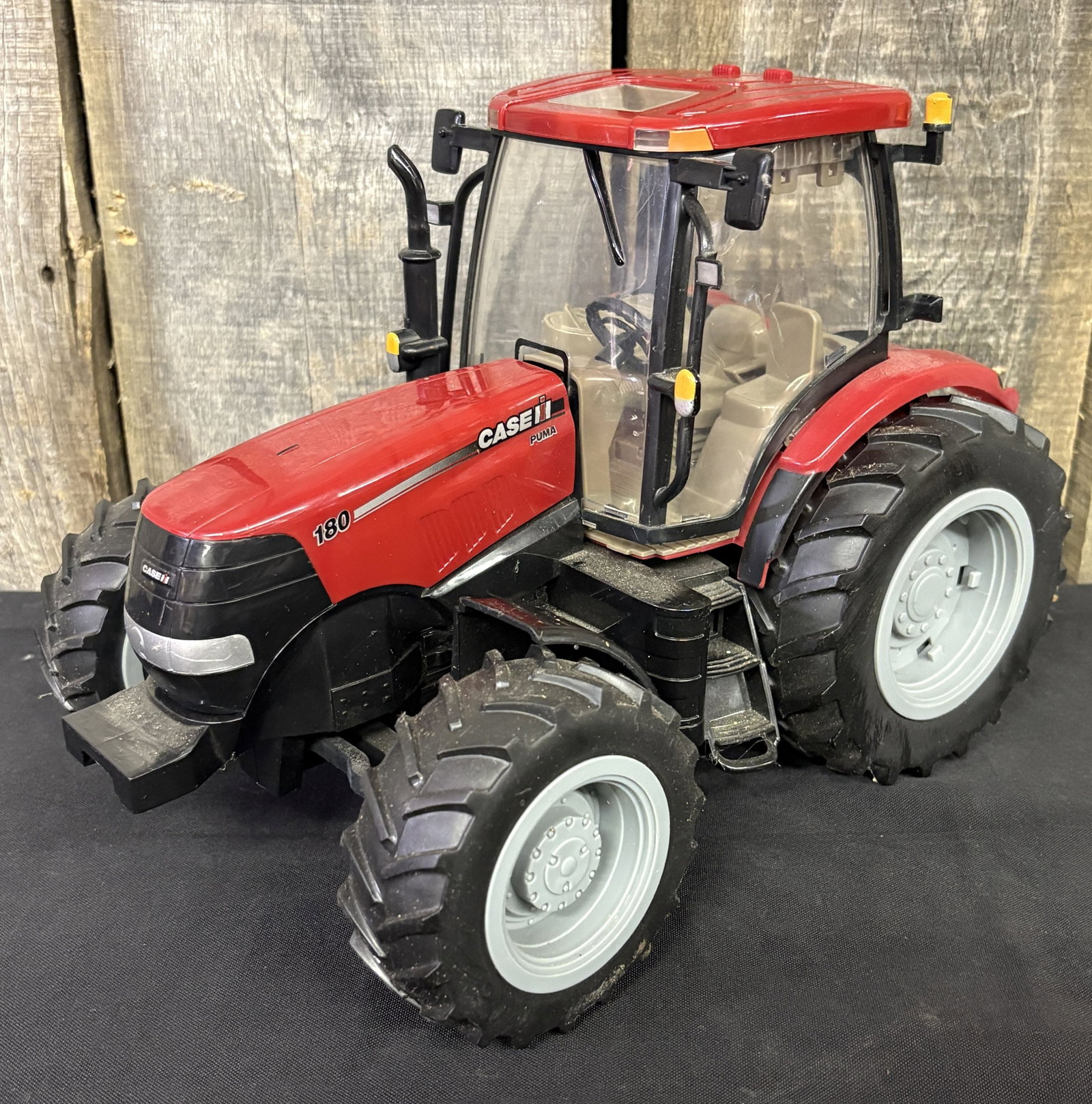 Britain's Ertl Big Farm Case IH Puma 180 Tractor Red 7"X11"X9": Britain's Ertl Big Farm Case IH Puma 180 Tractor Red 7"X11"X9"