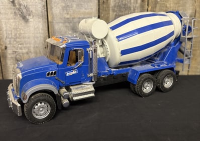 Bruder 02814 MACK Granite Cement Mixer 28.12.10 24"X12"