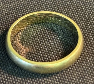 14K Gold Band (Size 8) (App. 1")