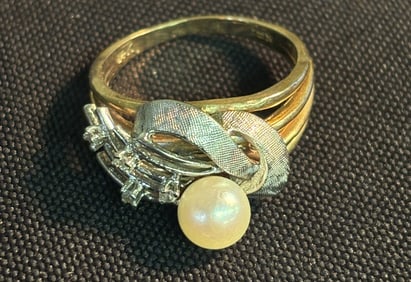 14K Yellow Gold Pearl Ring (Size 8.25") (App. 1")