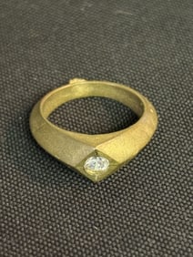 Unmarked Gold Colored Ring With Precious Stone (Size 7) (App. 1")