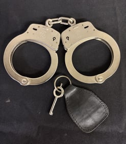 Smith and Wesson Handcuffs w/ Key 4"