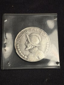 1947 Panamanian 1/4 Balboa Coin (90% Silver) (App. 1")