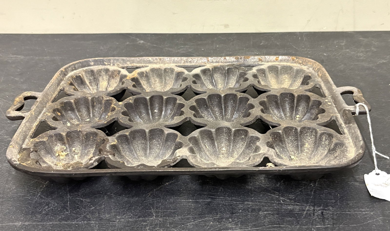 Vintage Cast Iron Wagner Ware Turk's Head Gem or Muffin Pan - 10"15": Vintage Cast Iron Wagner Ware Turk's Head Gem or Muffin Pan - 10"15"