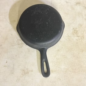 Wagner Ware Cast Iron 8.5" Skillet 10"