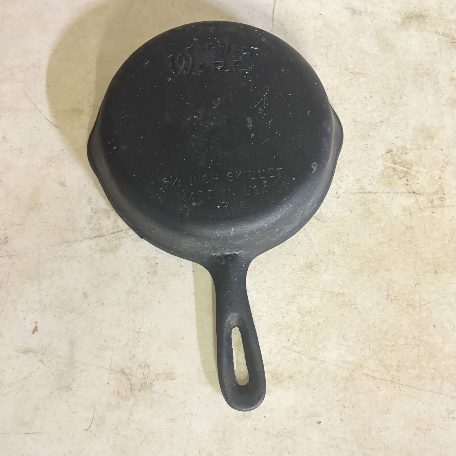 Wagner Ware Cast Iron 8.5" Skillet 10": Wagner Ware Cast Iron 8.5" Skillet 10"