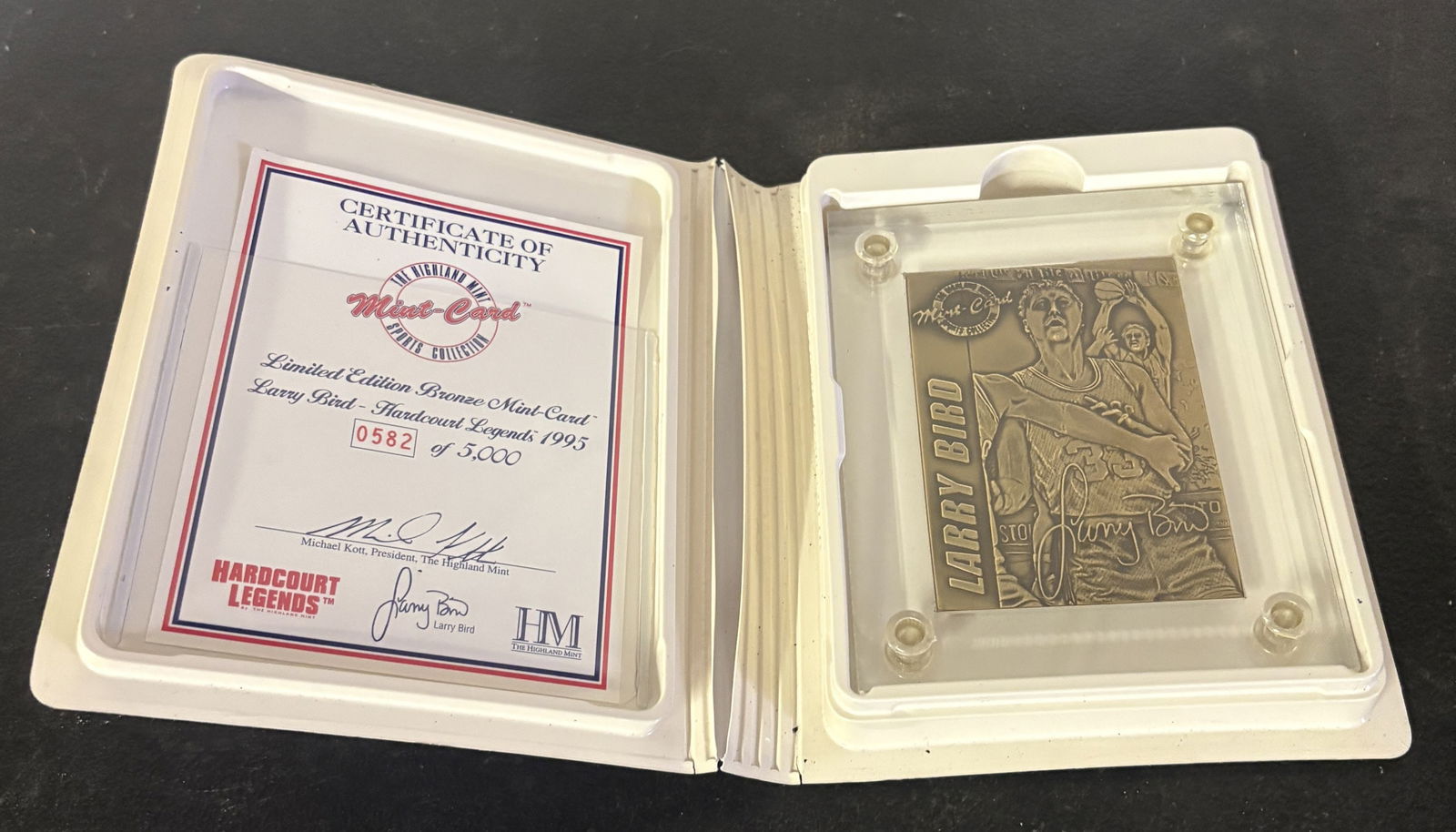 Limited Edition Bronze Mint-Card Larry Bird - Hardcourt Legends 1995; 0582 Of 5,000 6.5": Limited Edition Bronze Mint-Card Larry Bird - Hardcourt Legends 1995; 0582 Of 5,000 6.5"