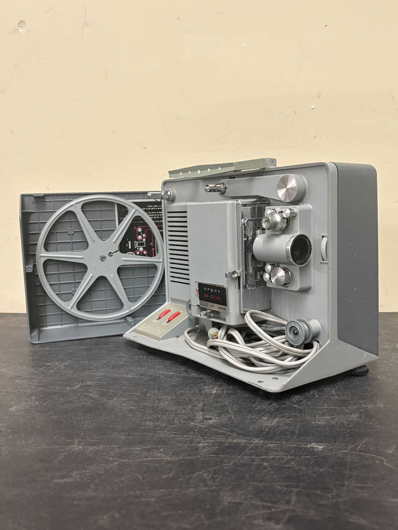 Argus M-500 8mm Film Projector - 10"x6": Argus M-500 8mm Film Projector - 10"x6"