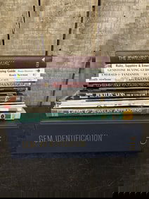 Lot Of Guides For Buying And Appraising Gems - Jewelry 12"