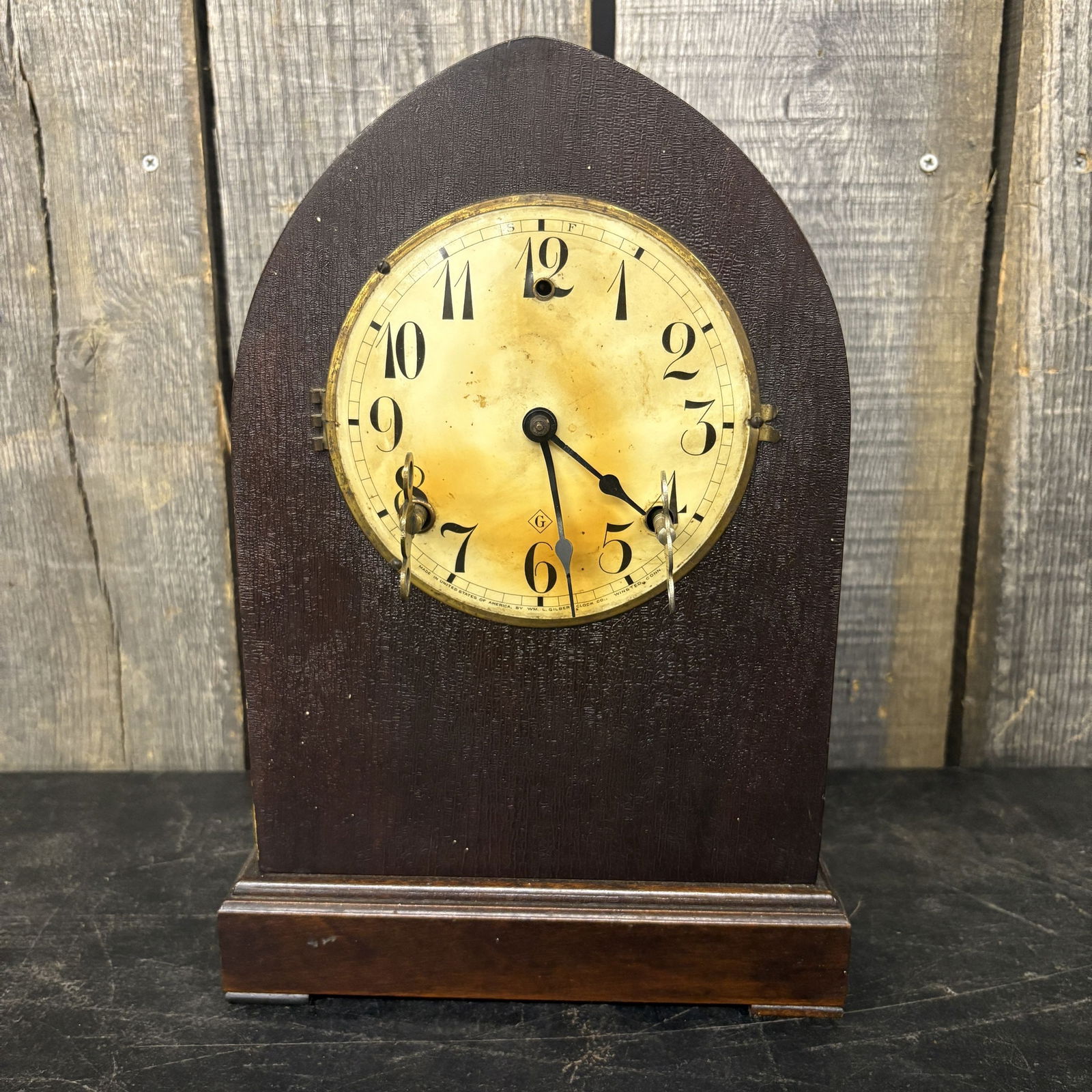 WM. L. Gilbert Clock Co. Mahogany Mantel Clock 6"X9"X13": WM. L. Gilbert Clock Co. Mahogany Mantel Clock 6"X9"X13"