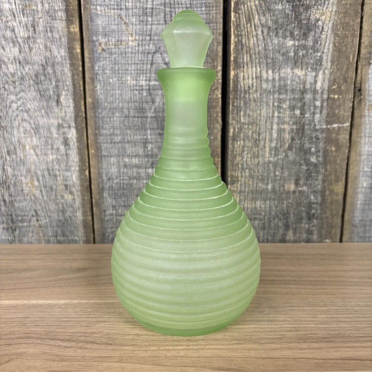 Vintage Frigidaire Green Satin Ribbed Glass Decanter Or Refrigerator Bottle 5"X10": Vintage Frigidaire Green Satin Ribbed Glass Decanter Or Refrigerator Bottle 5"X10"