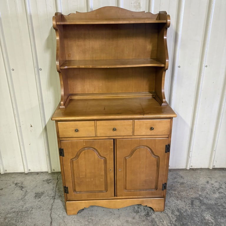 Vintage Maple Wood Hutch C. 1950's Early American Style 18"X32"X58": Vintage Maple Wood Hutch C. 1950's Early American Style 18"X32"X58"