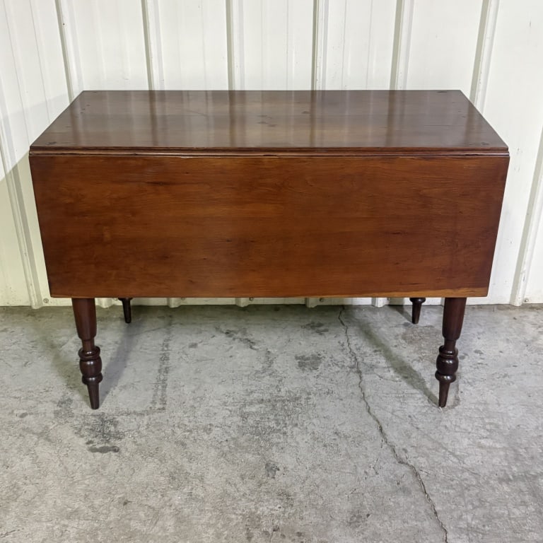 Early American Pembroke Style Drop Leaf Table 19"X41"X29": Early American Pembroke Style Drop Leaf Table 19"X41"X29"