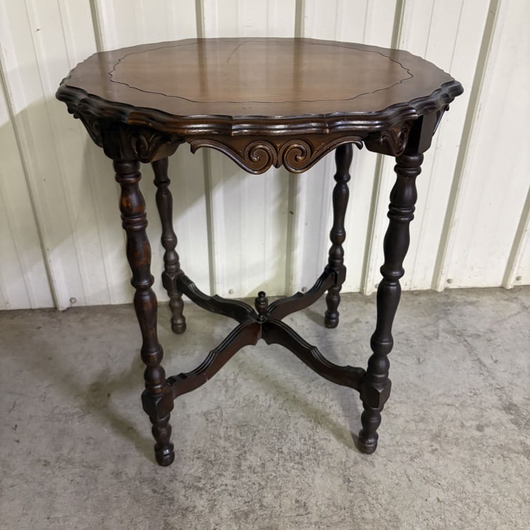 Antique Mahogany Victorian Style Parlor Table 26"X30" (1 of 5)