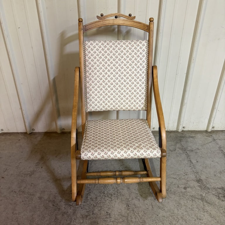 Antique Oak Folding Rocking Chair 18"X27"X34": Antique Oak Folding Rocking Chair 18"X27"X34"