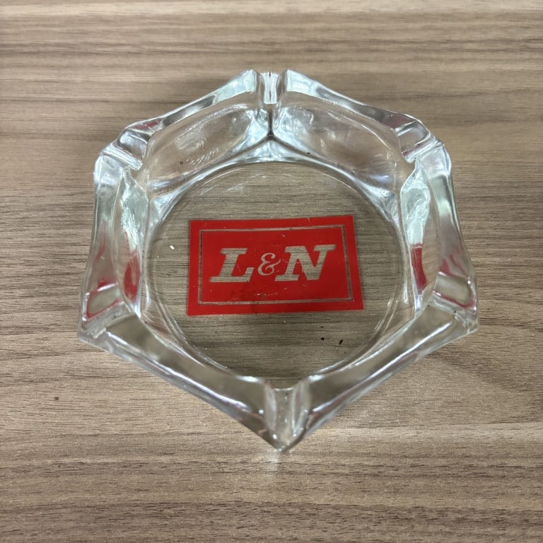 L&N Ashtray - 4" (1 of 4)
