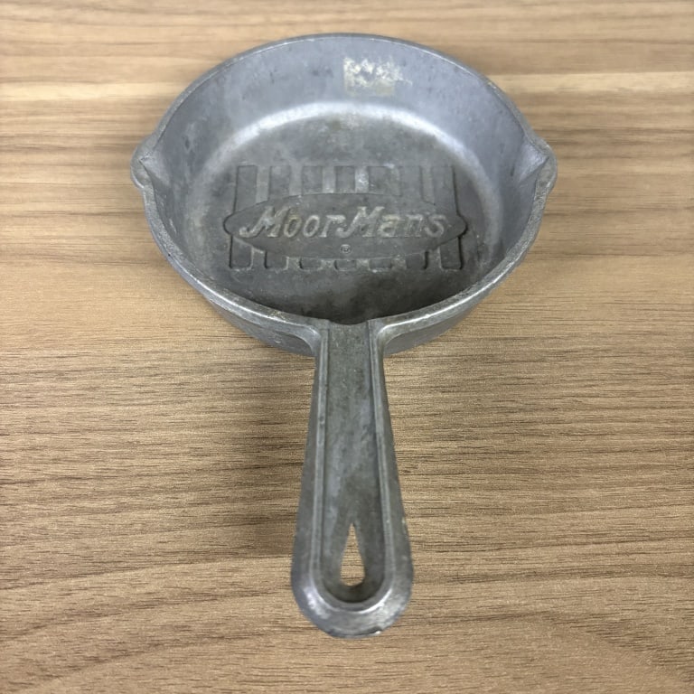 Vintage Moor Man's Cast Aluminum Ashtray Designed in the Shape of a Miniature Skillet - 6": Vintage Moor Man's Cast Aluminum Ashtray Designed in the Shape of a Miniature Skillet - 6"